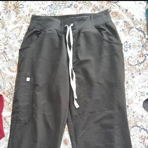 Figs Kade Cargo scrub pants